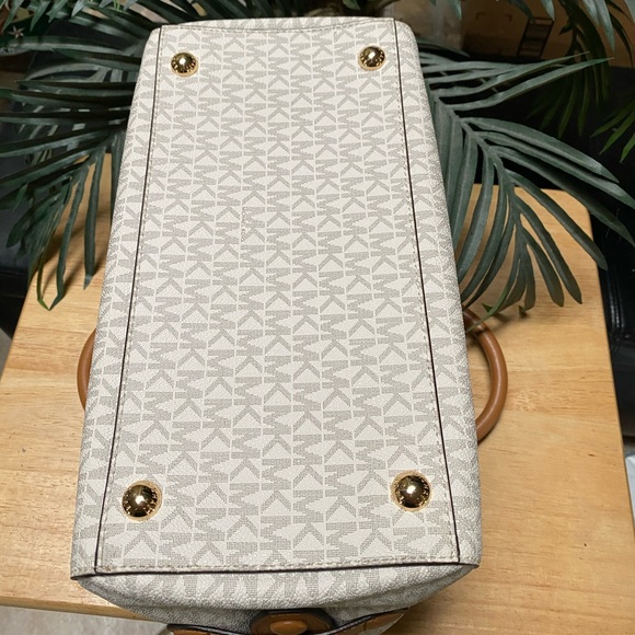 NWT Michael Kors Grayson Vanilla Satchel Tote - Picture 6 of 8